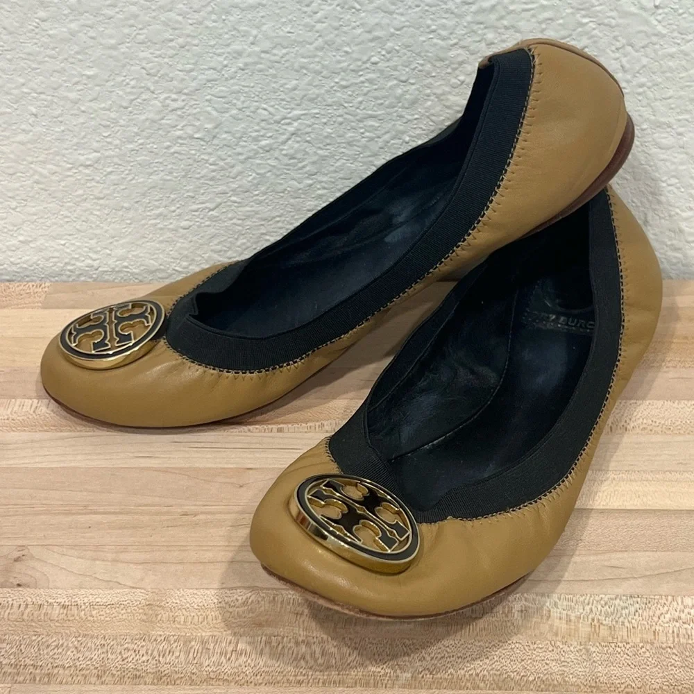 Tory Burch Women’s Caroline Ballet Flats Shoes 9‎ Tan Black Logo Elastic Leather